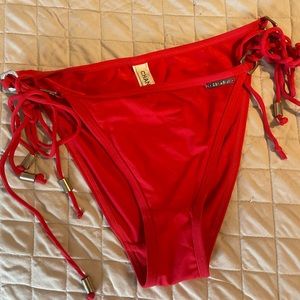 Change bikini bottoms